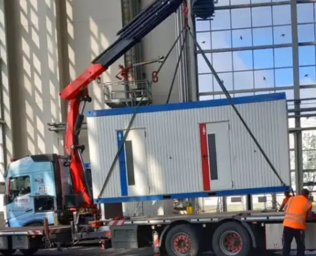 Transport einer Kabine mit dem Lkw